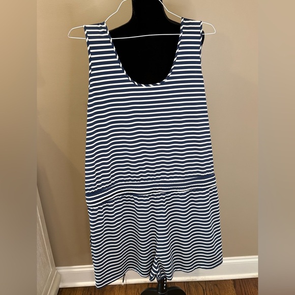 Women’s VINEYARD VINES Performance Navy blue & white striped romper- Size XL - Picture 3 of 6
